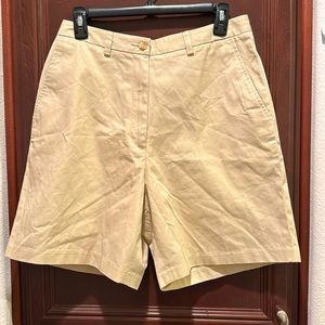 TOMMY HILFIGER Golf shorts cream color size 10